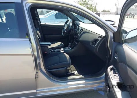 2014 Chrysler 200 Lx z USA, uszkodzony, nr VIN 1C3CCBAB0EN212024